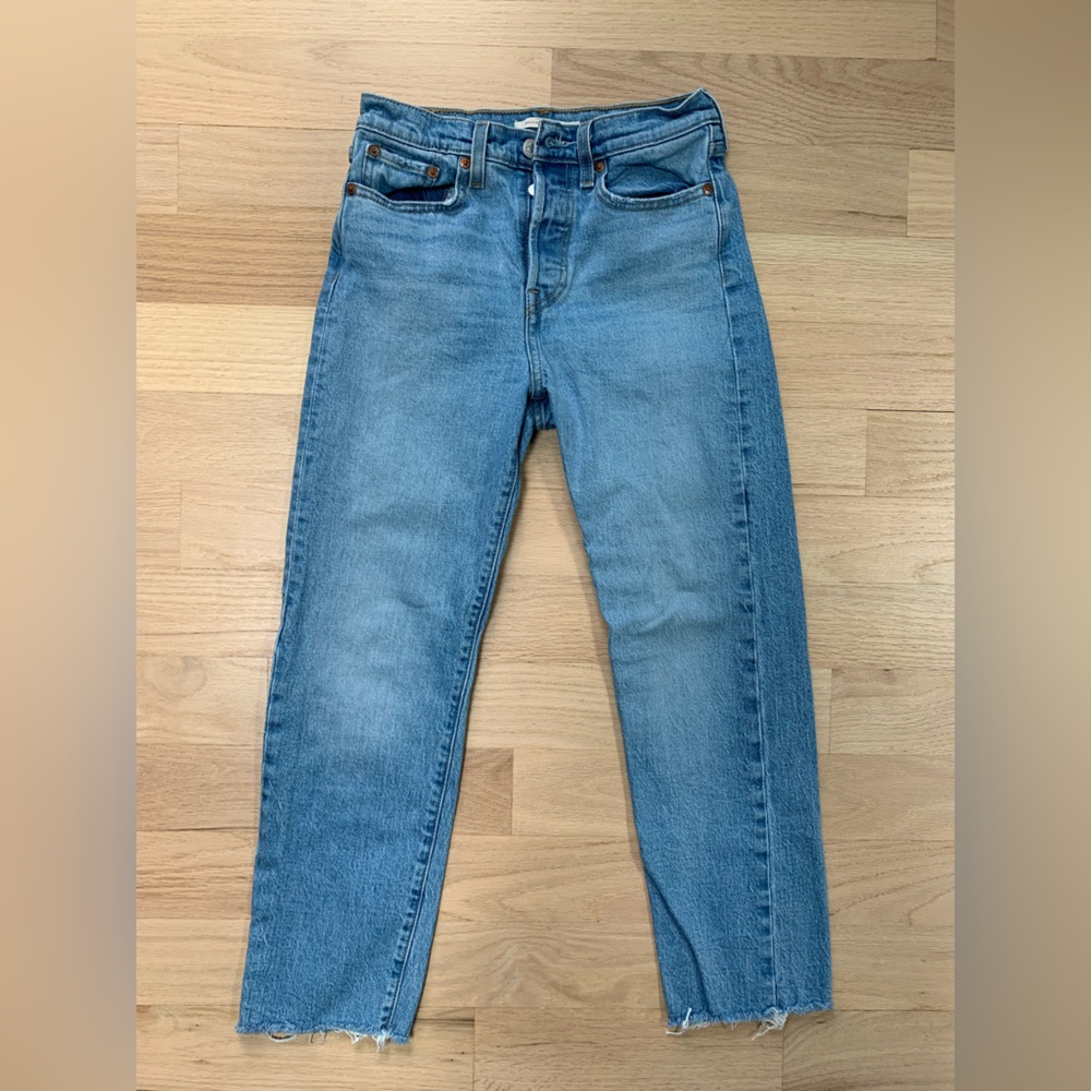 Levi Wedgie Straight size 25 Jean in “Jazz Jive Sound” medium wash